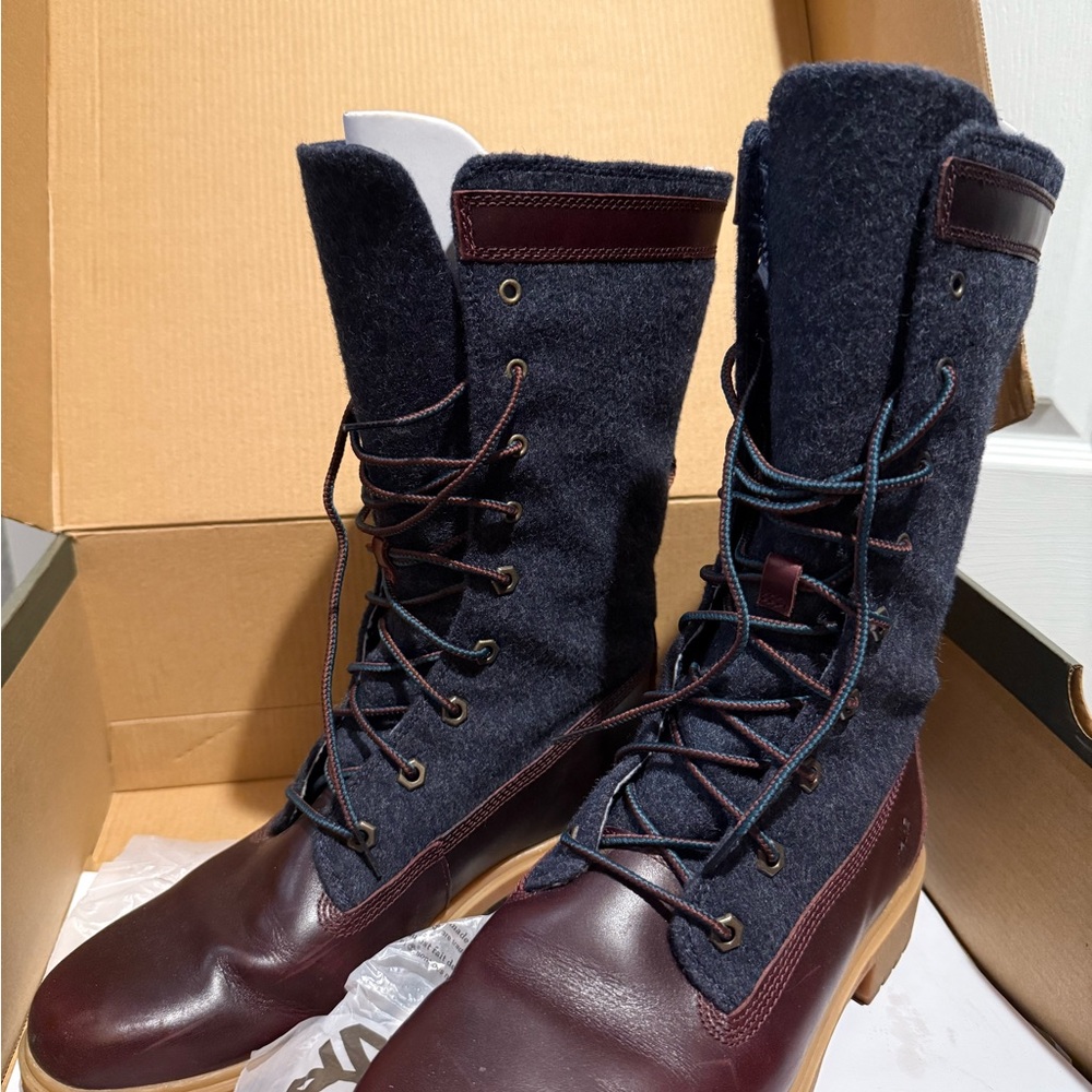 Timberland women’s Boots in Burgundy and Navy